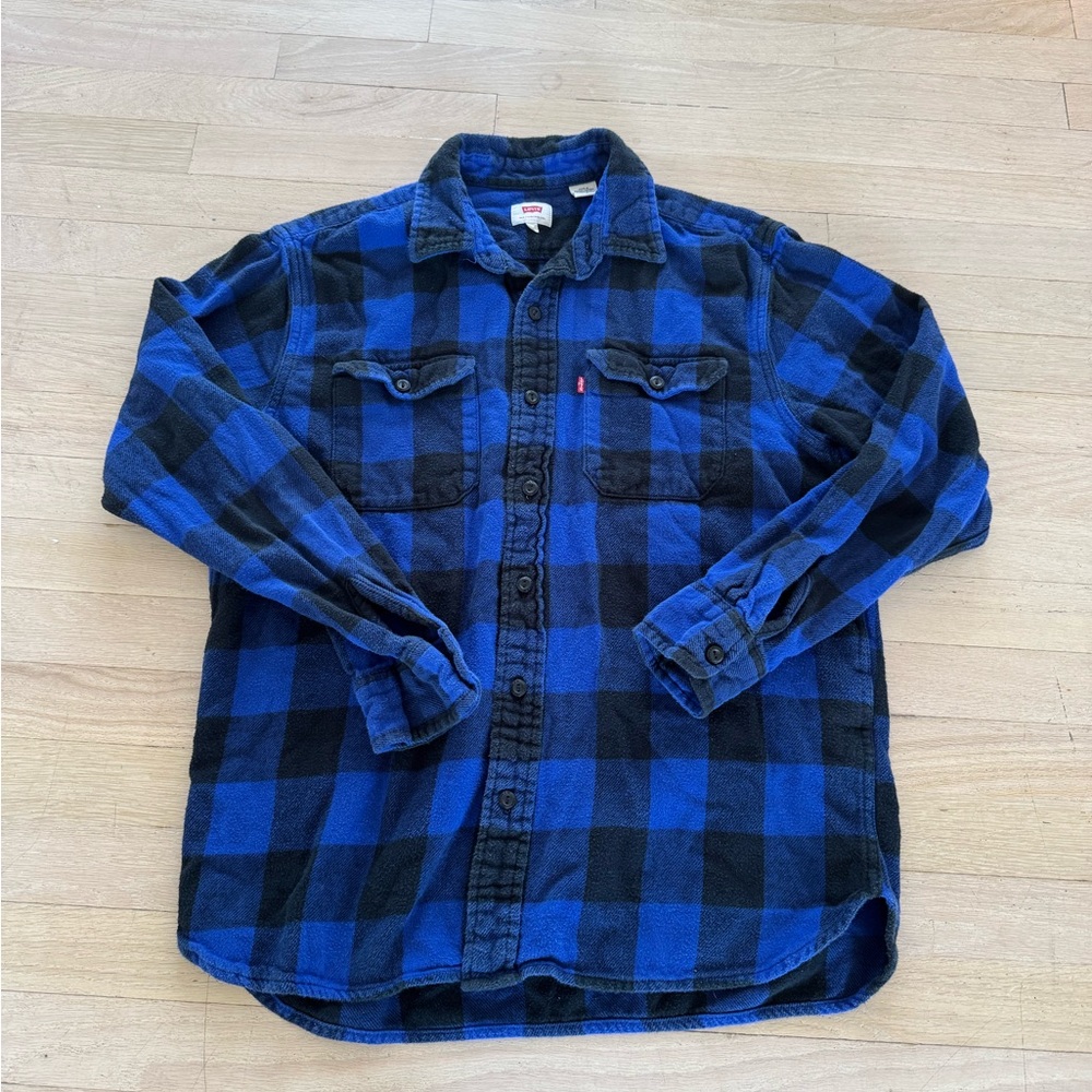 Levi’s Blue and Black Plaid Button-Up Shirt men’s medium